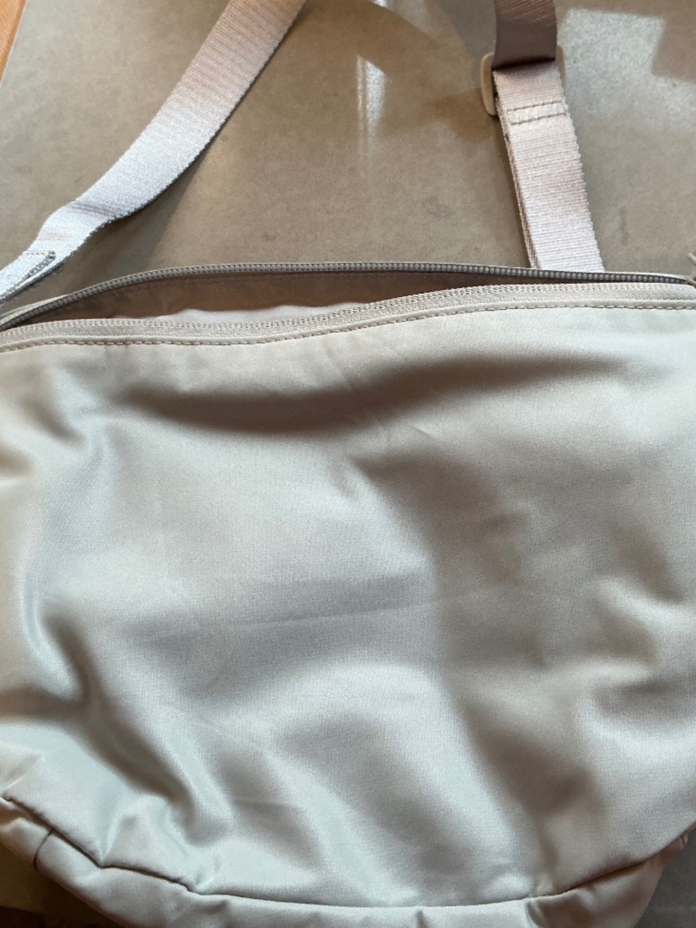 Lululemon All Night Festival Bag 5L silver grey, excellent condition, like new